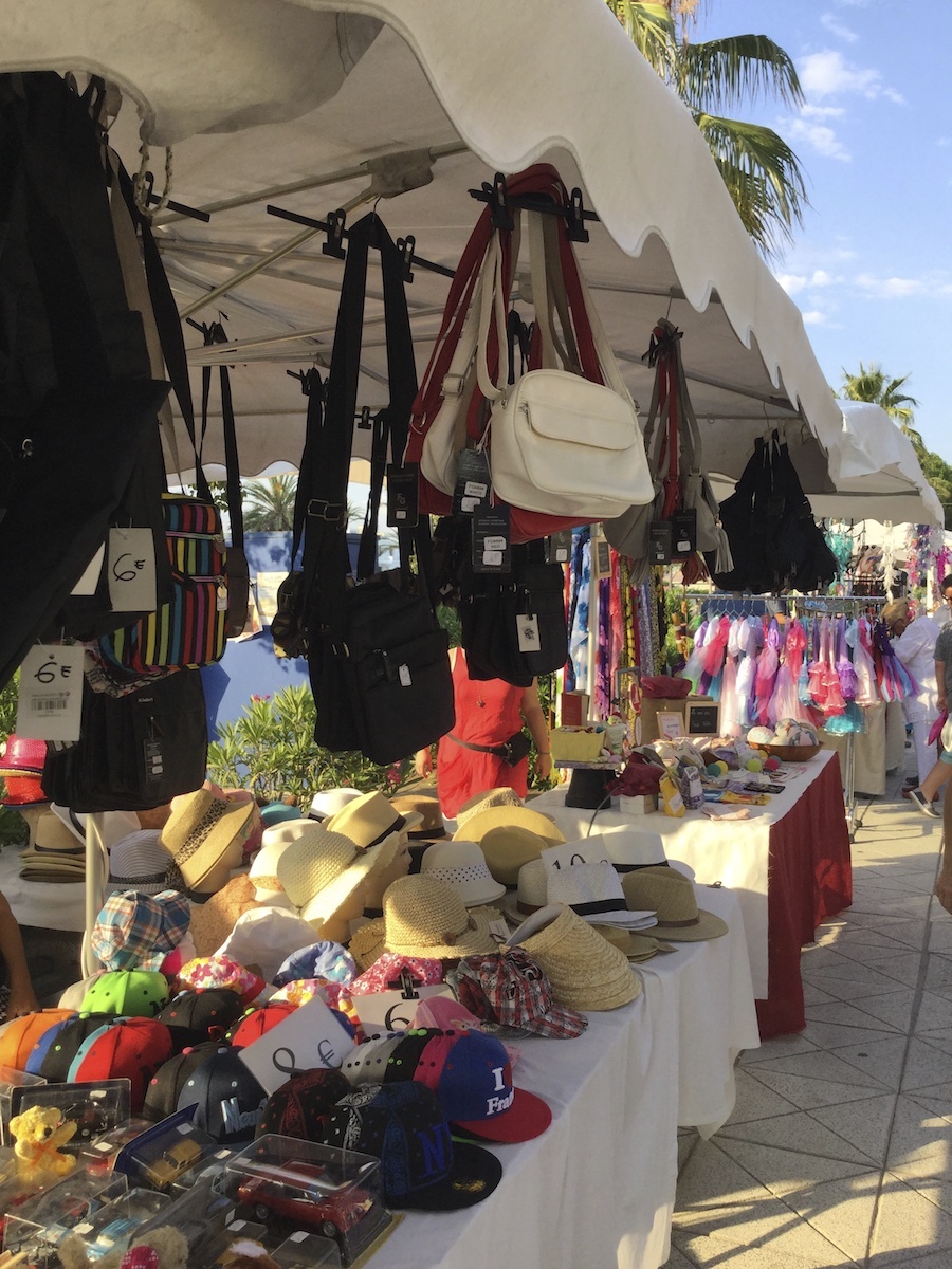 March aux vtements de Vallauris