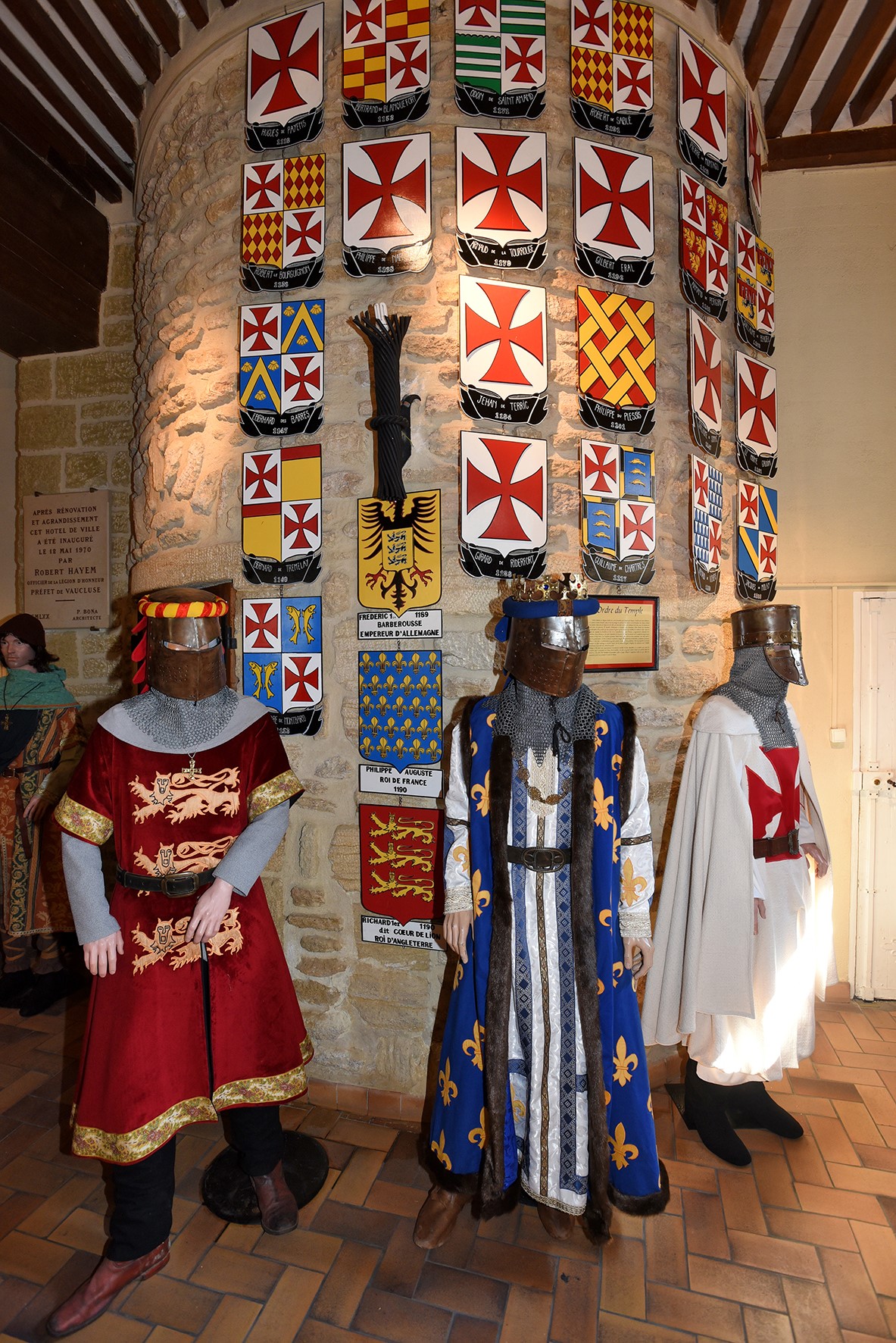 F�te de la V�raison : Exposition de Blasons Pontificaux & costumes