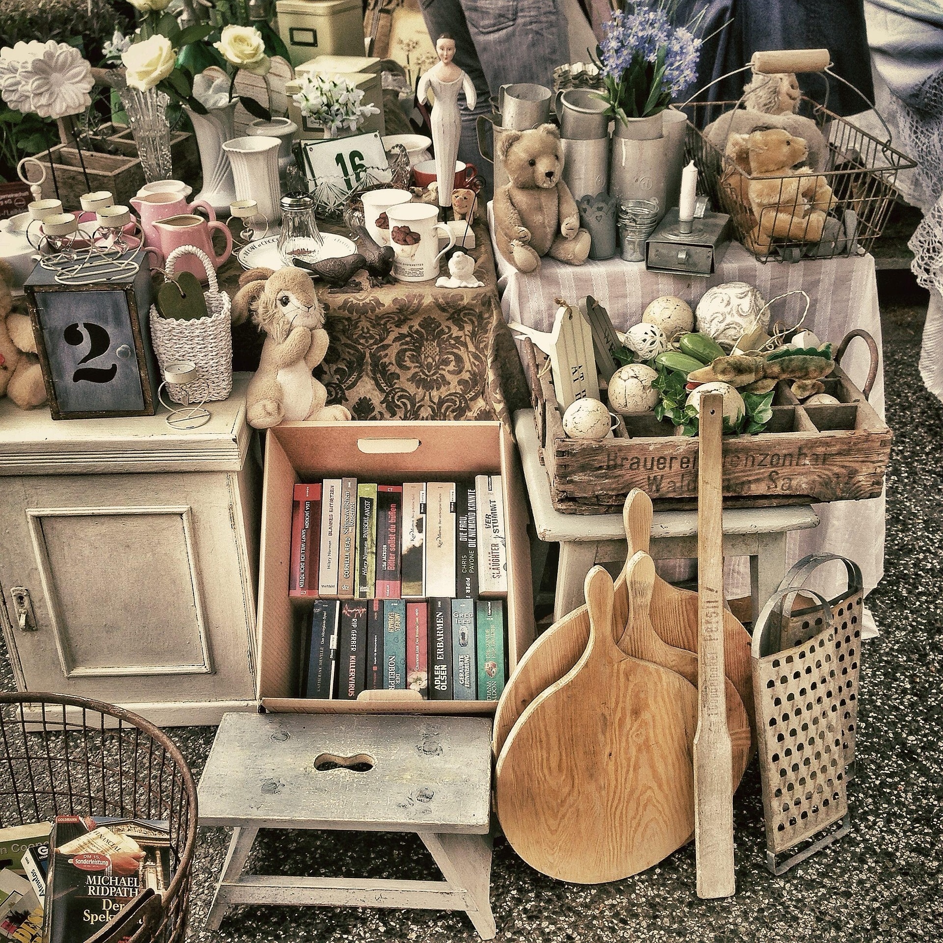 Vide grenier et vente de Tourtes