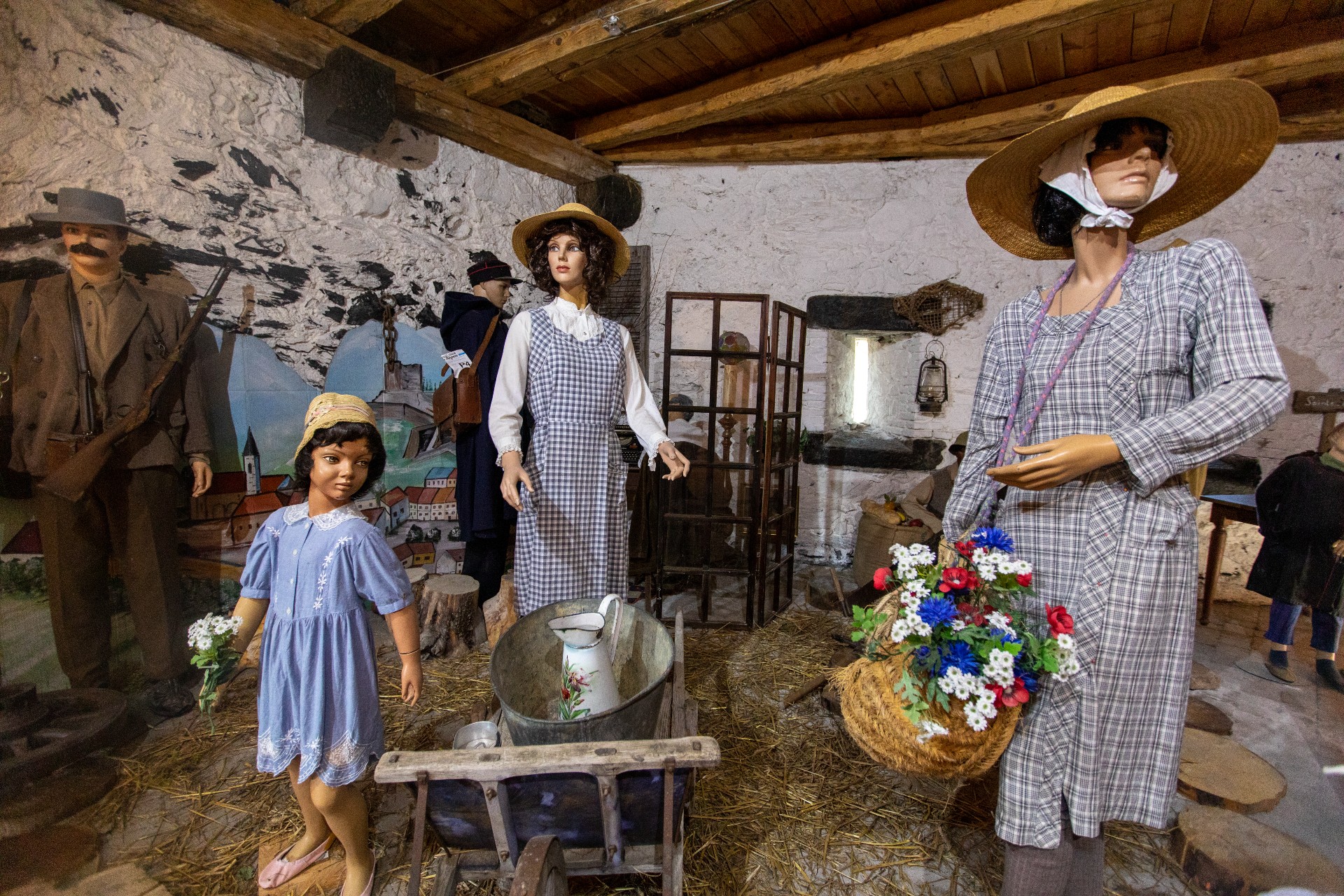 Exposition sur le colportage par le muse de la Javie