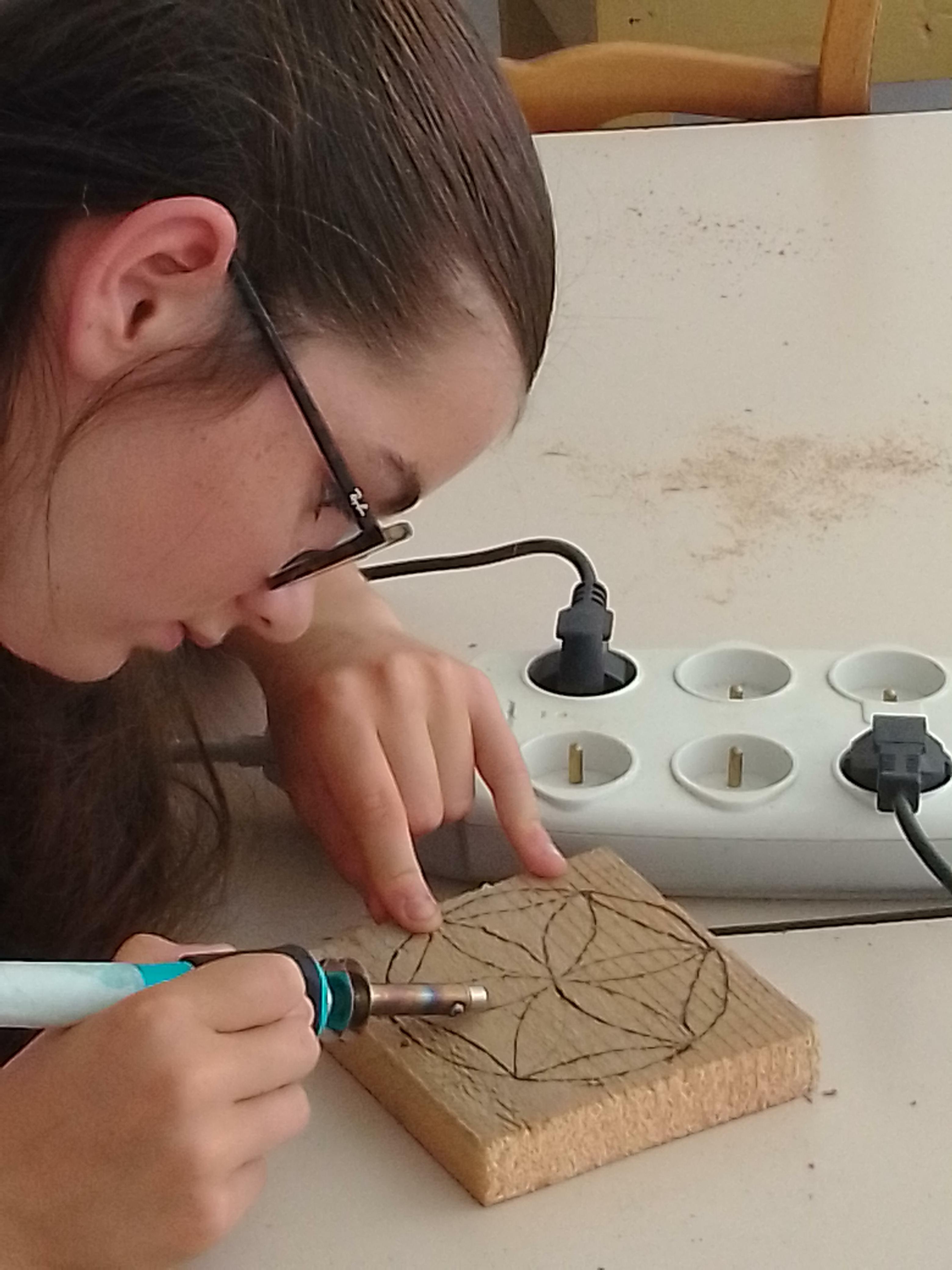 Atelier rosace pyrograv�e