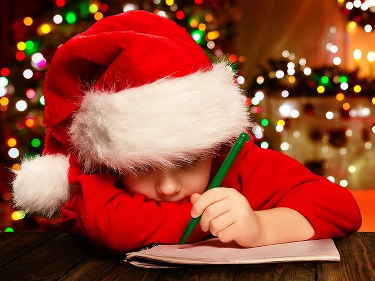 Sapin de Nol gant et la bote aux lettres du Pre Nol