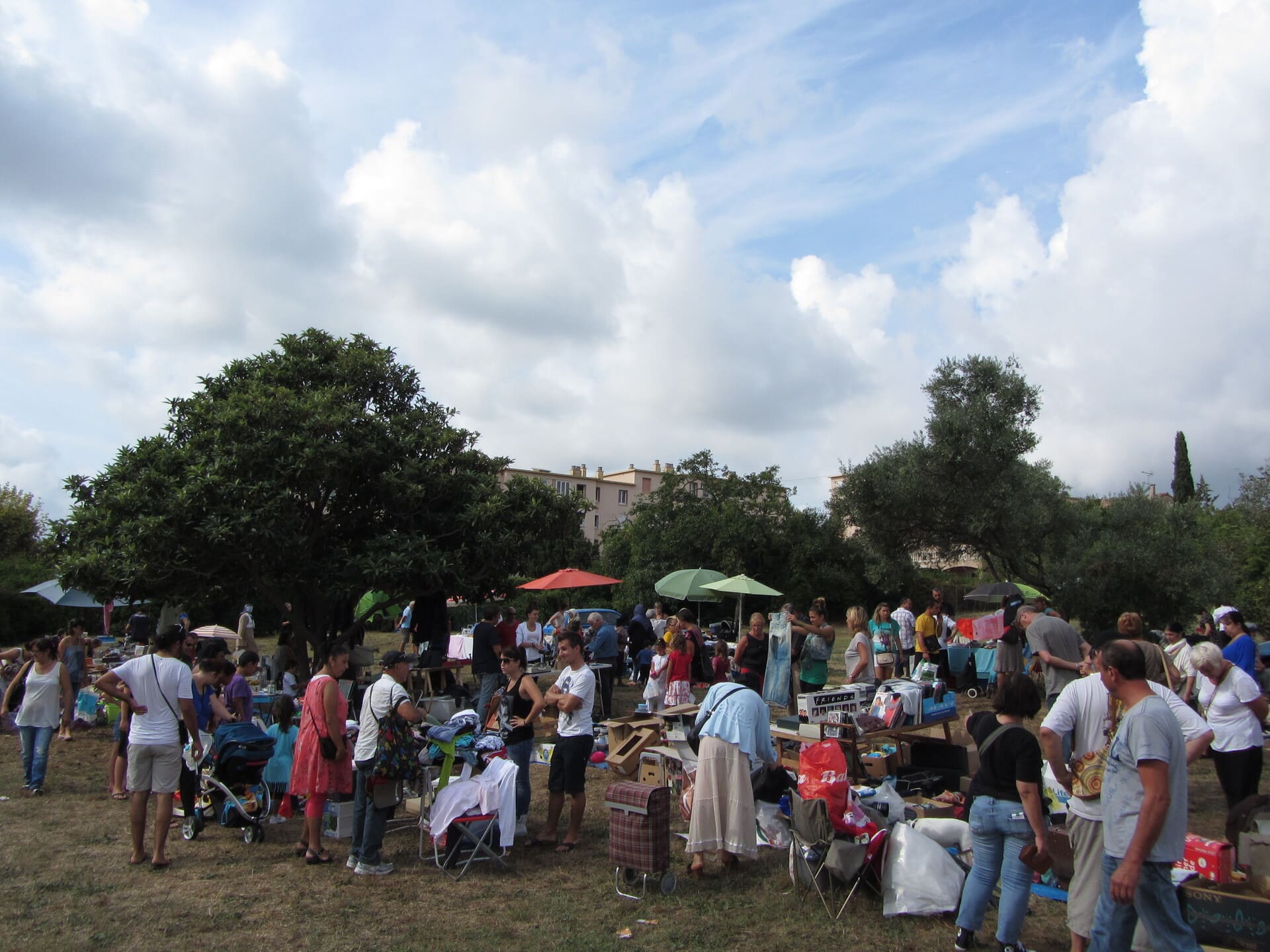 Vide grenier du festival terres de Rsistance