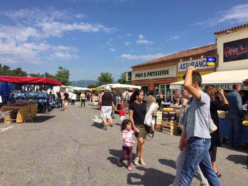 March� du dimanche (40 exposants)