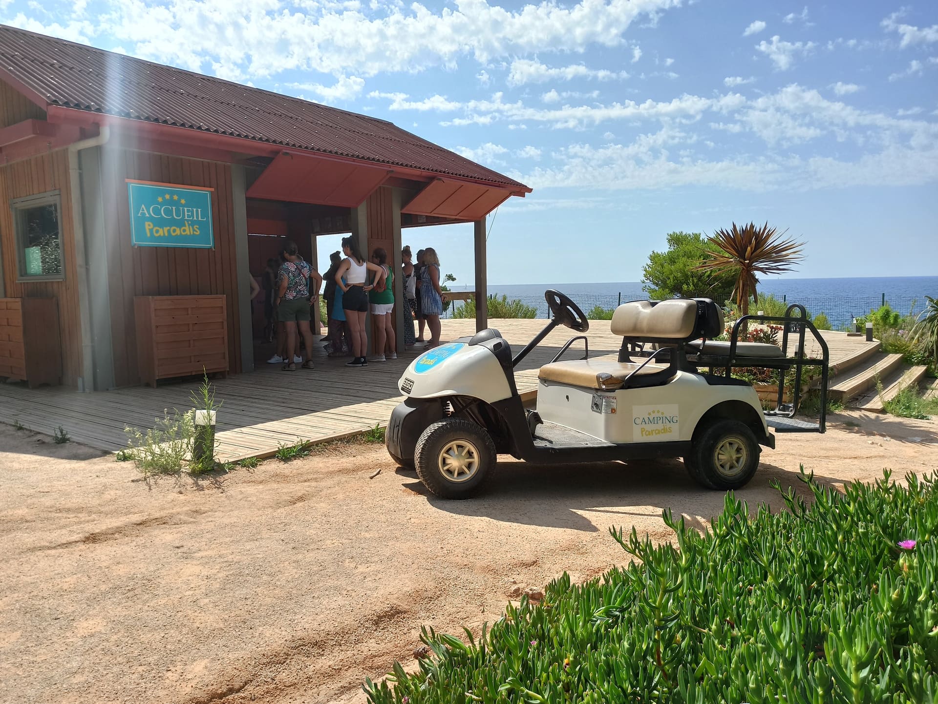 Camping Paradis, visite des dcors de la srie