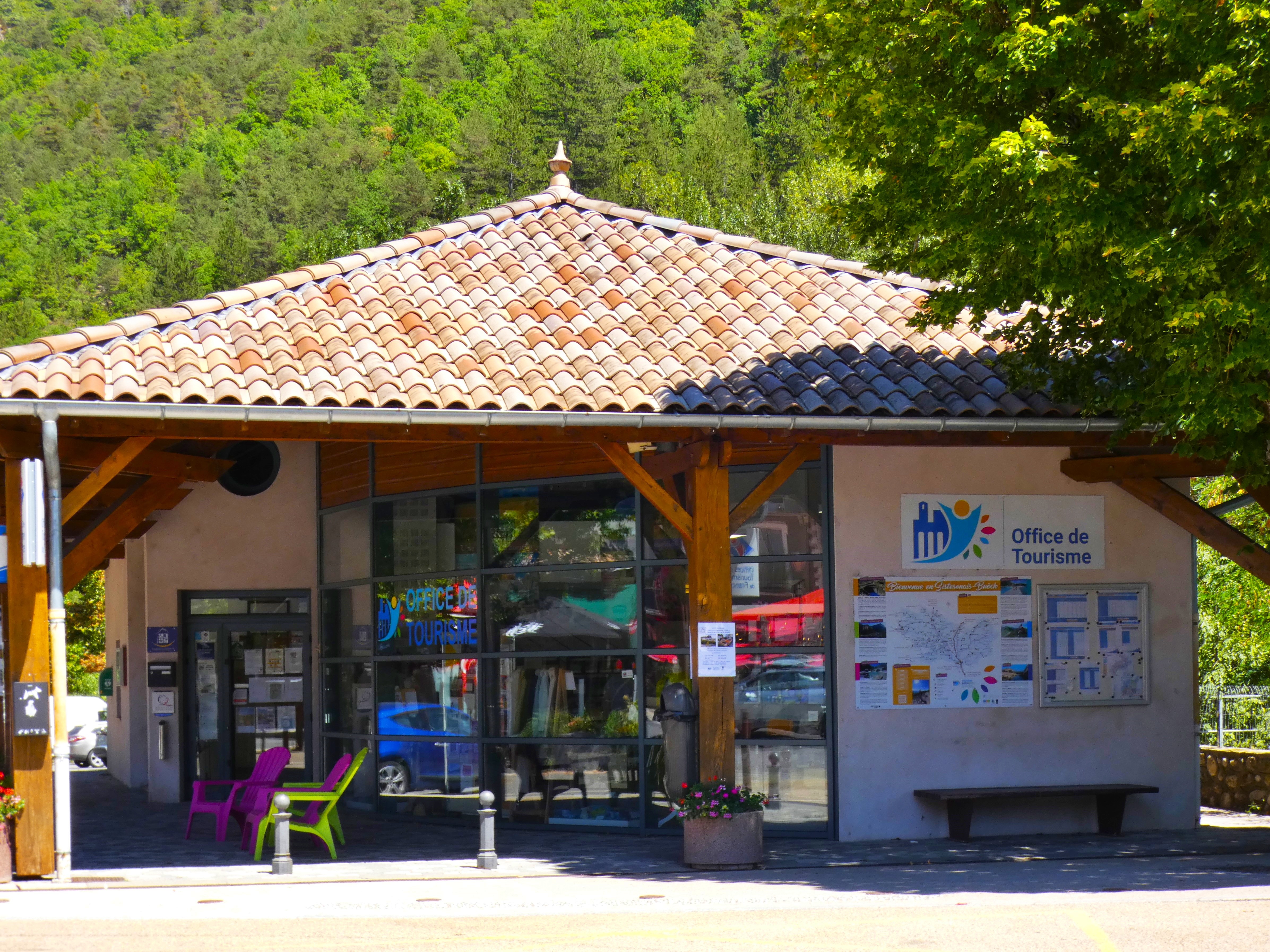 Serres Lez'Arts - exposition  l'Office de Tourisme