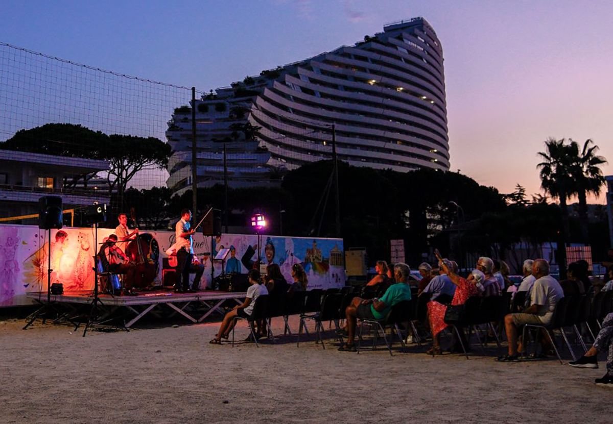 Scnes de la Mer - Live Music