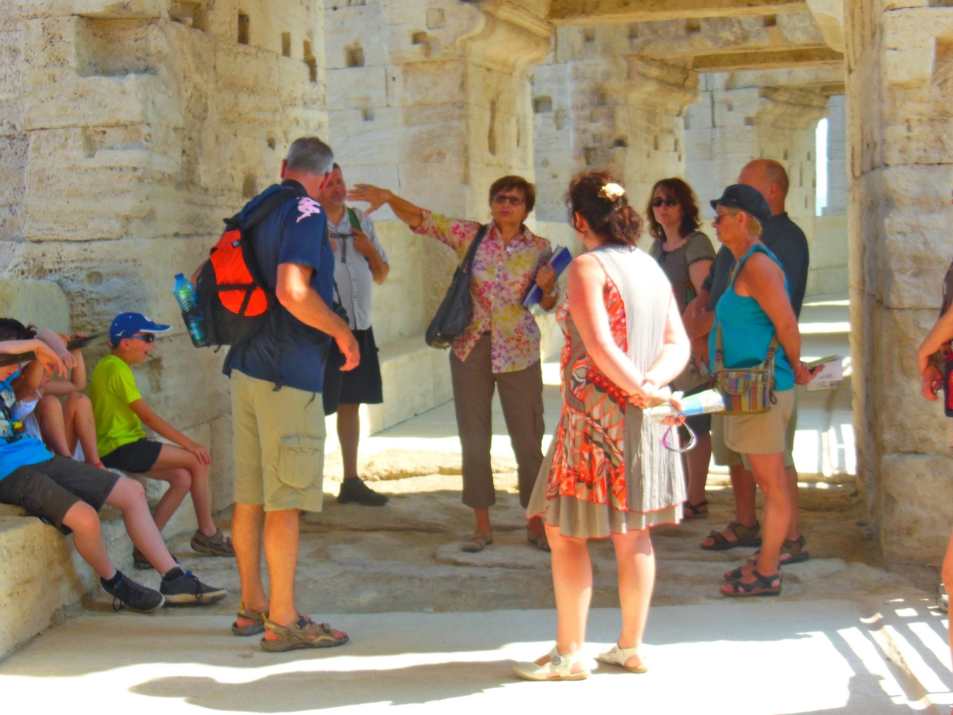 Visite guide de l'amphithtre (les arnes)