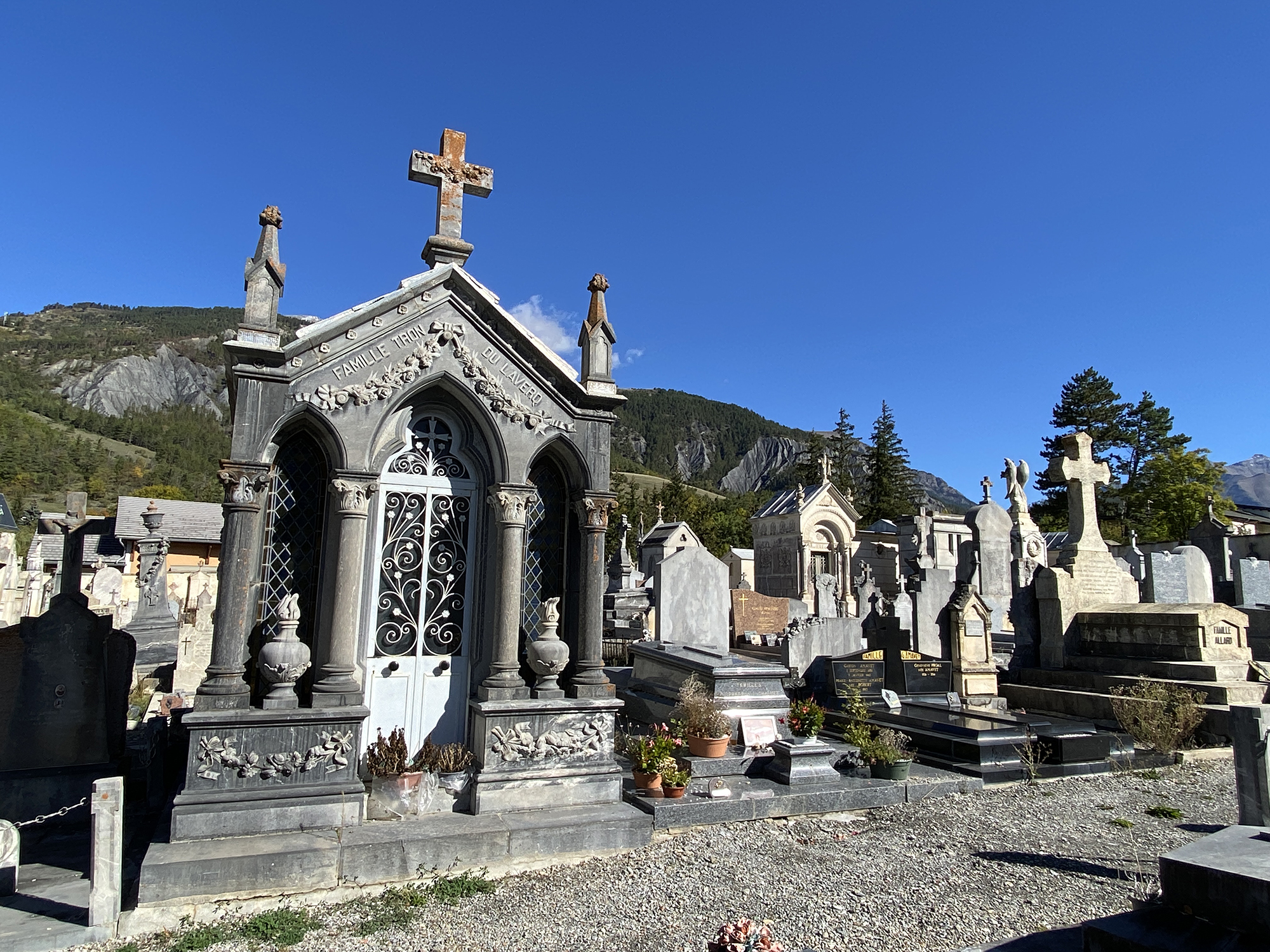 Visite guide : Les tombes monumentales du cimetire de Barcelonnette