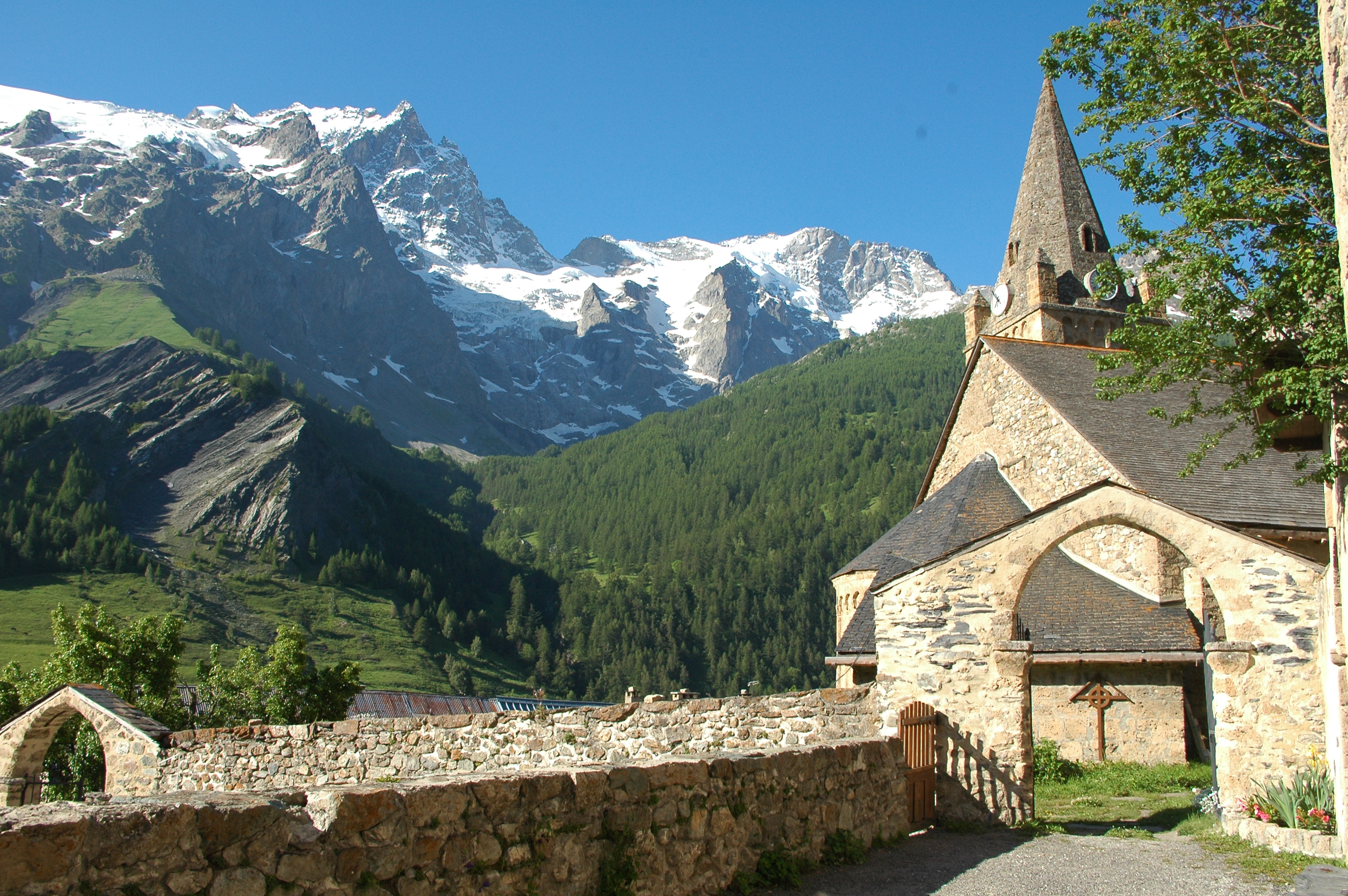 Soire du dimanche  La Grave : petit march et rencontres thmatiques