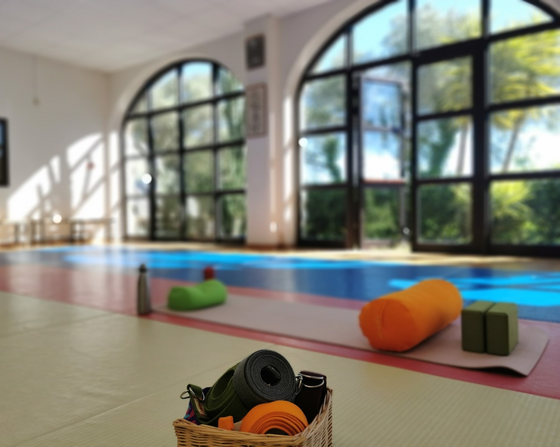 Cours de yoga avec l�association de yoga du Foyer Rural de Ramatuelle