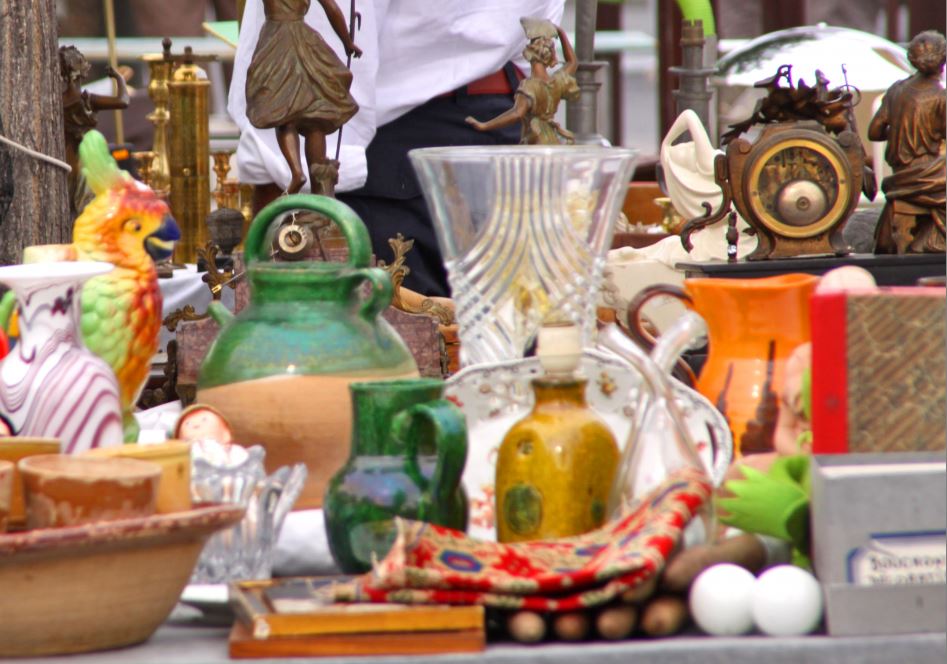 Brocante professionnelle  Plampinet