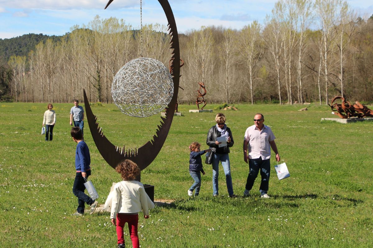 Dcouverte ludique :  lombre des sculptures : suivez le lapin blanc !