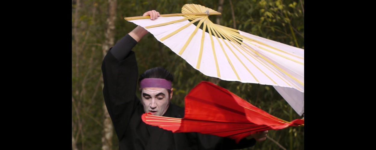 Ma�tre �ventail, les mains qui fleurissent - Shintai JonGlo Th��tre