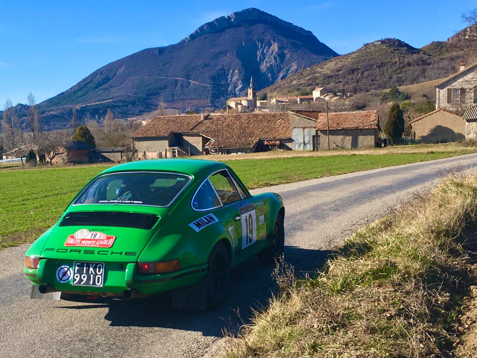 Passage du 28 Rallye Monte Carlo Historique : Le Chteau  La Btie-des-Fonts