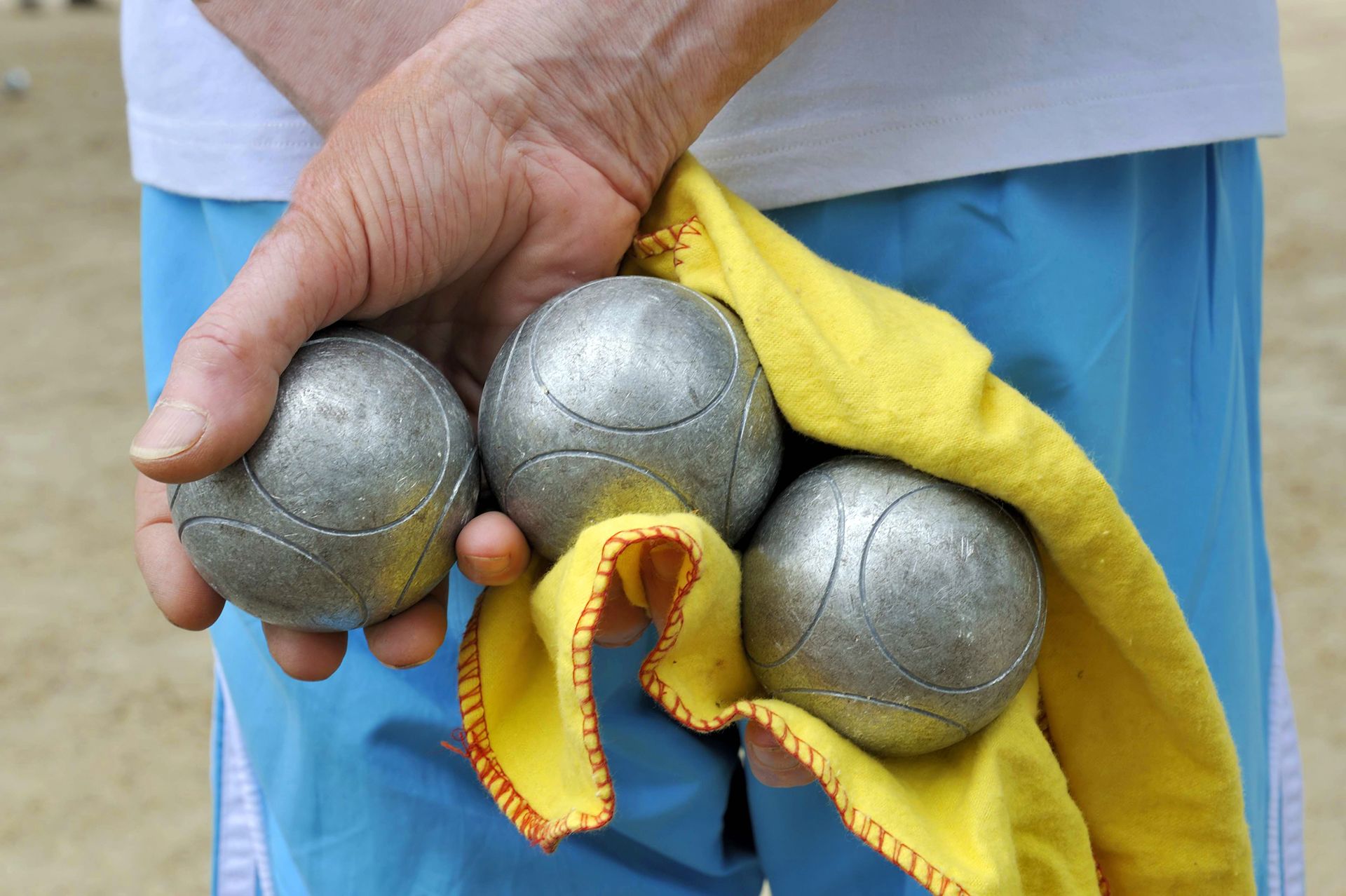 Concours de p�tanque caritatif par la Boule Ferr�e Londaise
