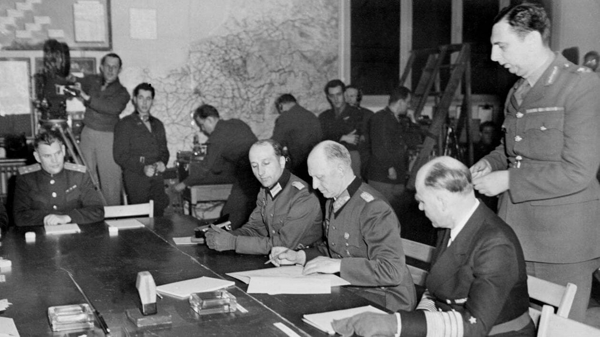 Le monde du 8 mai 1945 : la capitulation allemande, et aprs ?