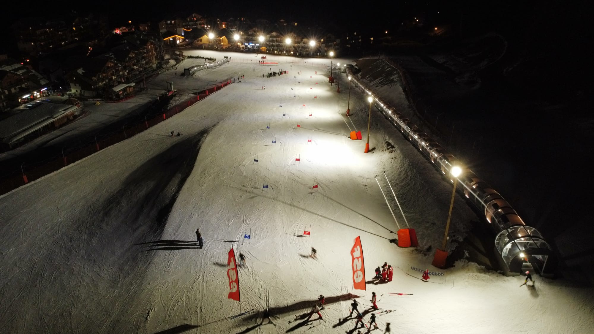 Ski nocturne sur piste claire