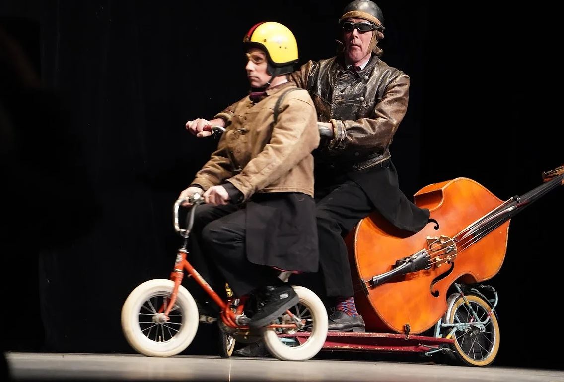Monobass par la compagnie entrechoc