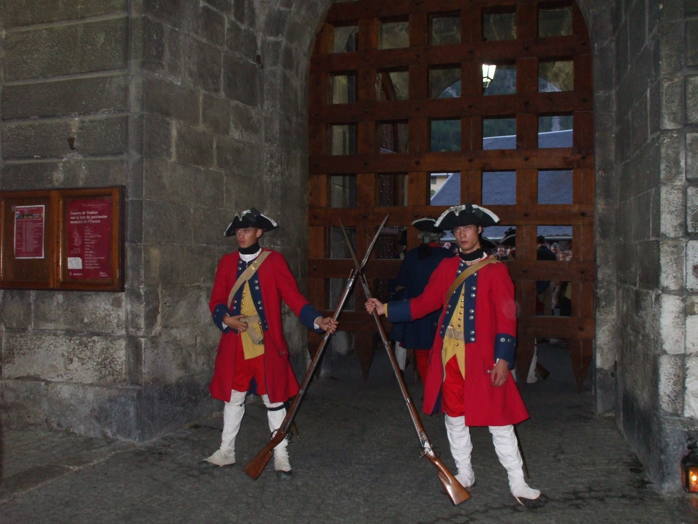 Visite: nocturne de la Cit en compagnie des Rgiments du pass