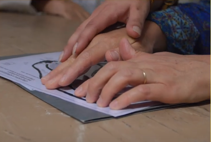 Visite tactile et descriptive de la Tour dArgent pour les personnes dficientes visuelles