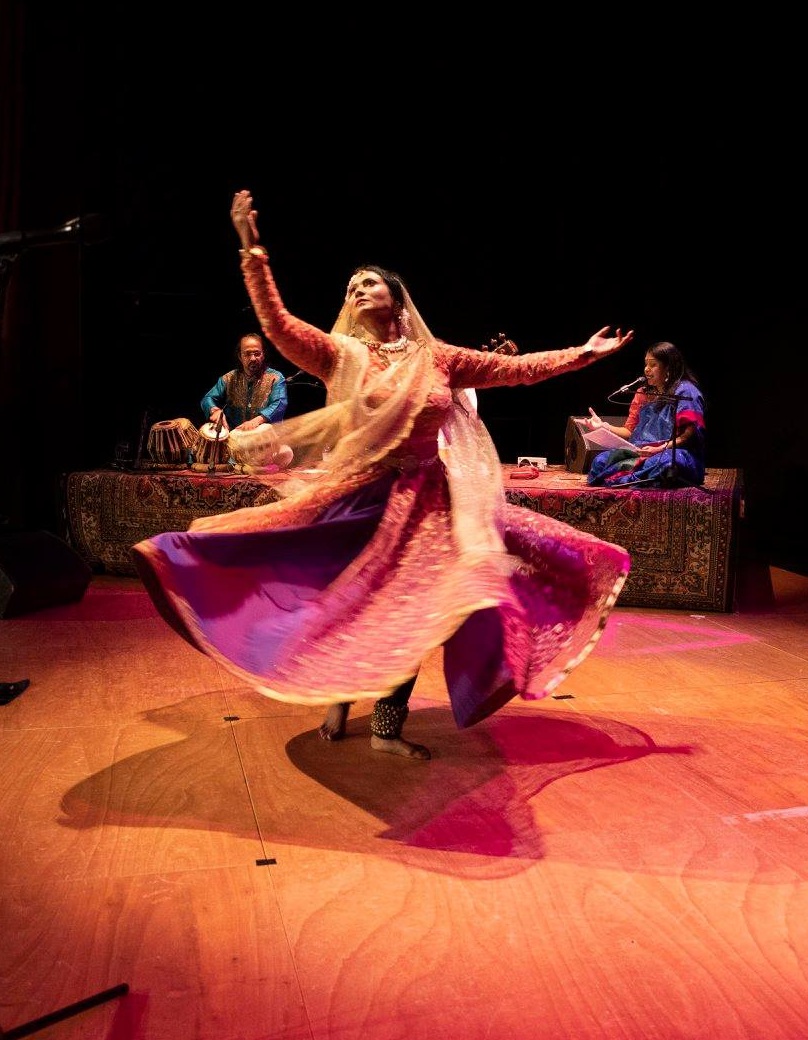 Danse Kathak et musique indienne, tabla et esraj