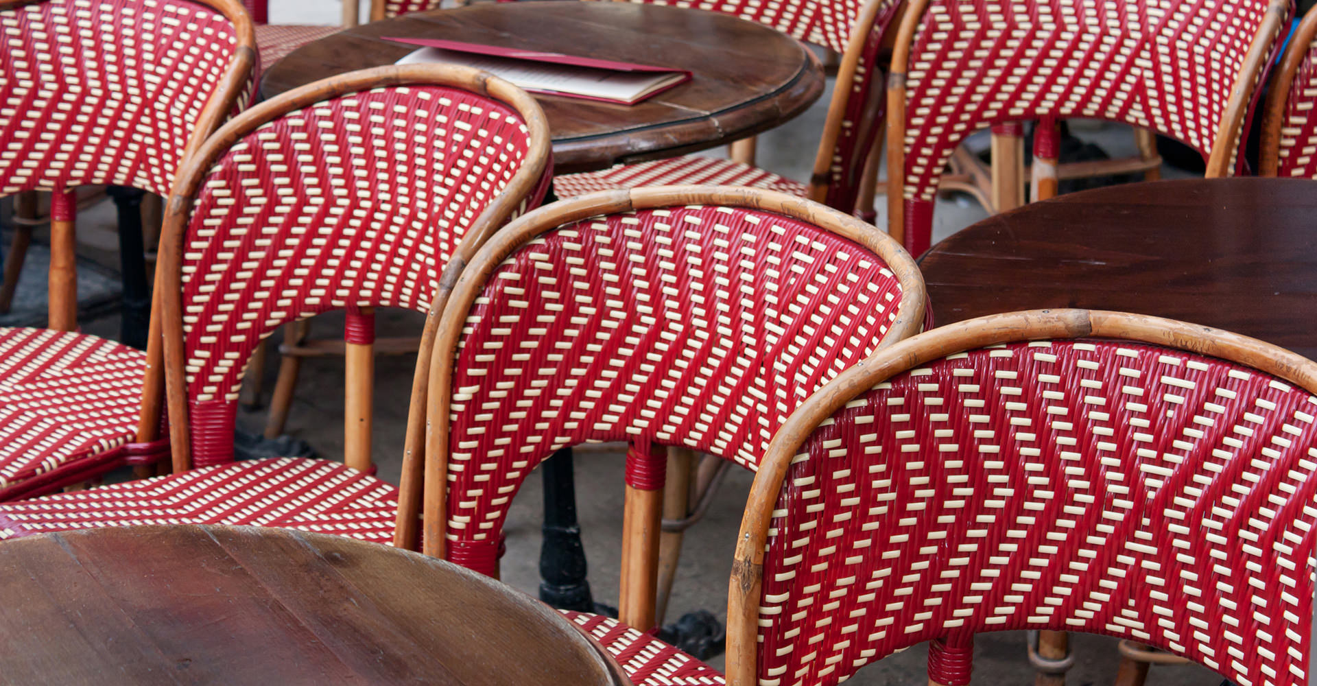 Au caf Maupassant
