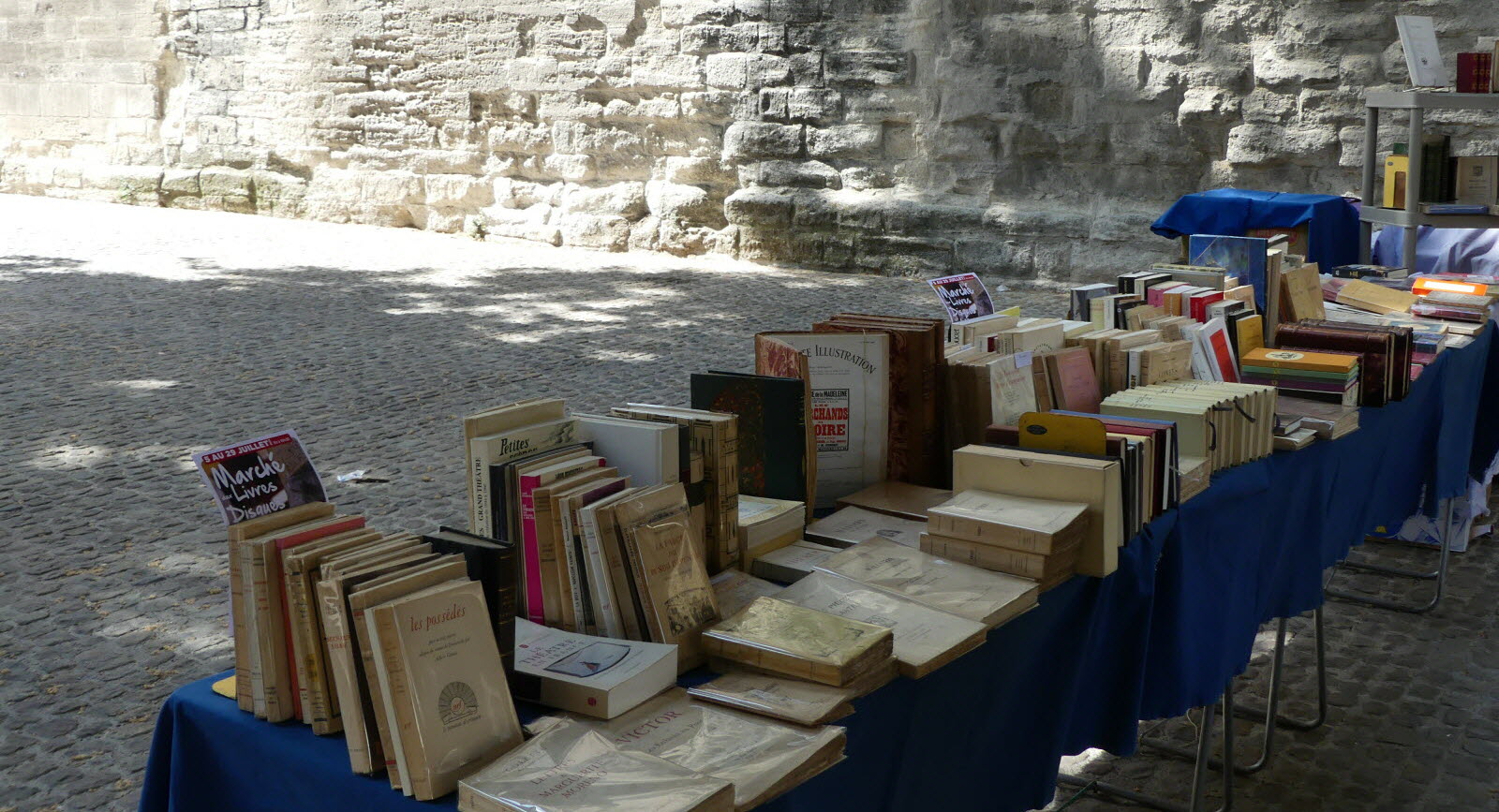 March� aux livres, disques et affiches du Festival d'Avignon