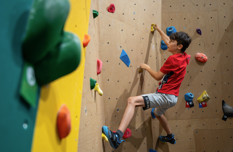 D�couverte de l'escalade et cabane dans la foret au Club enfants