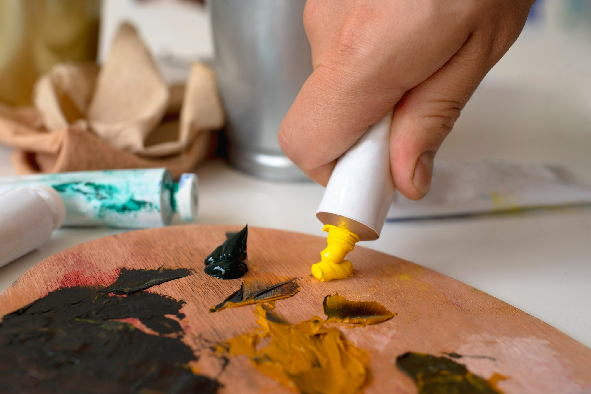 Atelier au Domaine d'Aimel : peinture sur galets