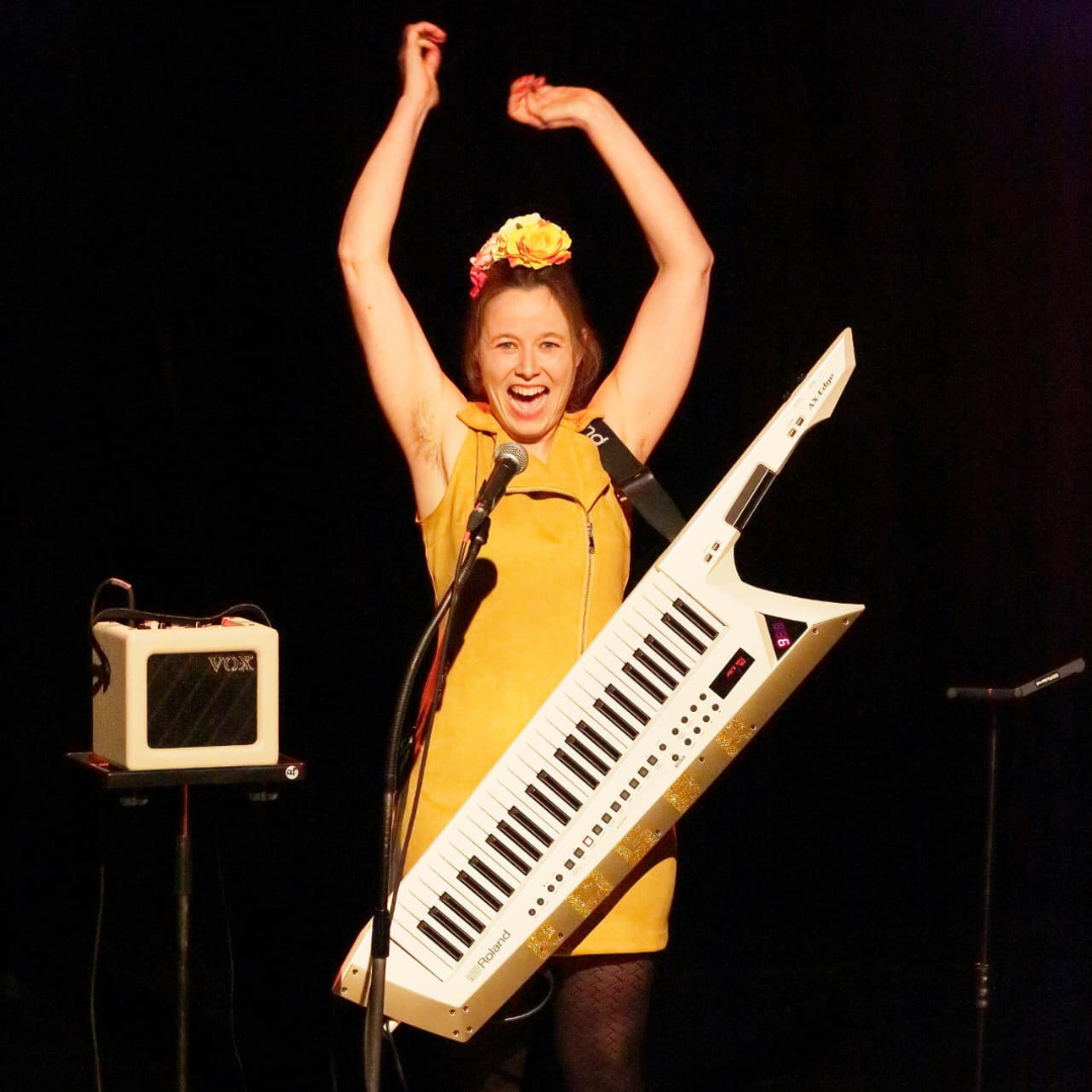 Evelyne Zou en solo avec Roger - Festival Jacques a dit