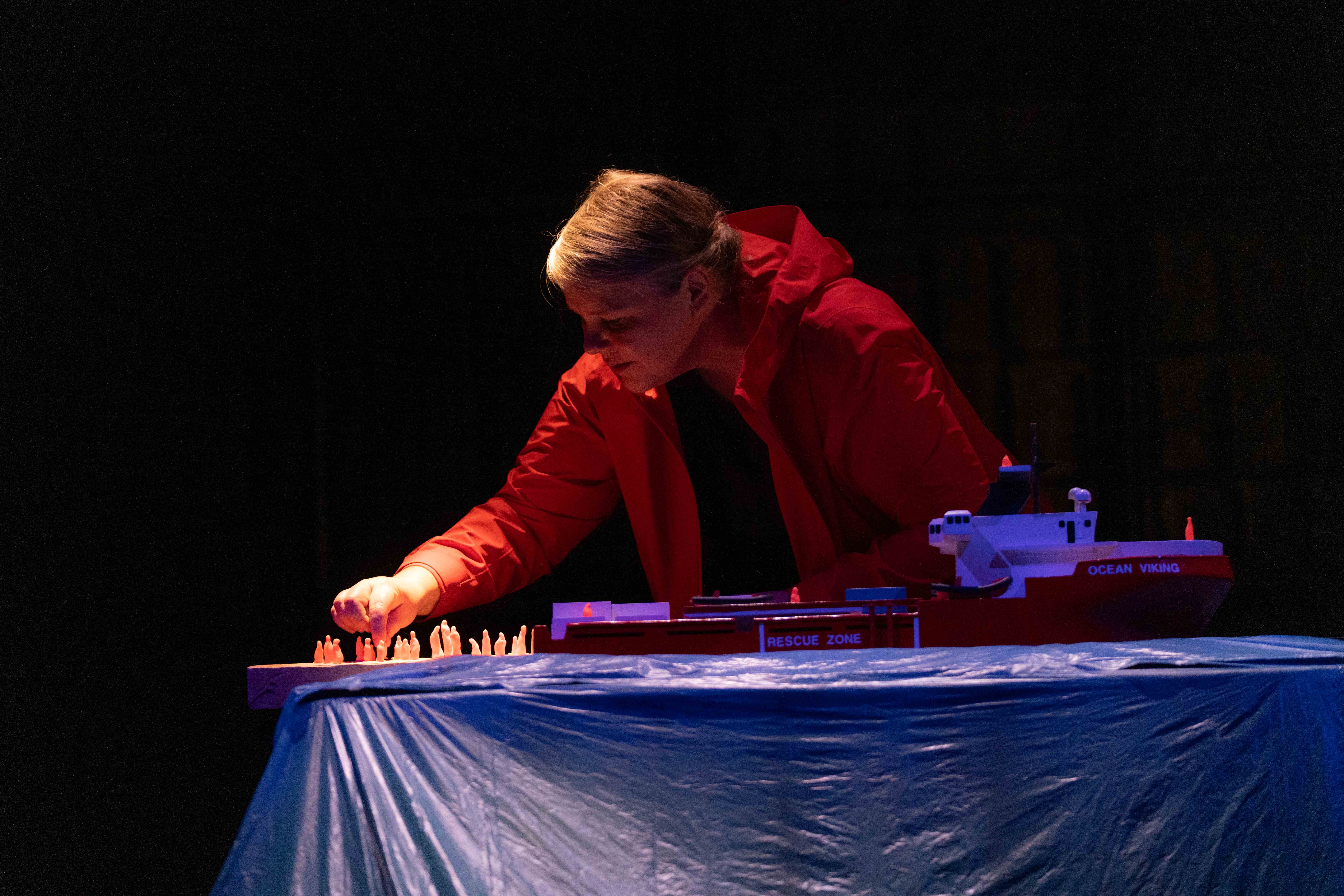 Th��tre - Esquif (� fleur d'eau)