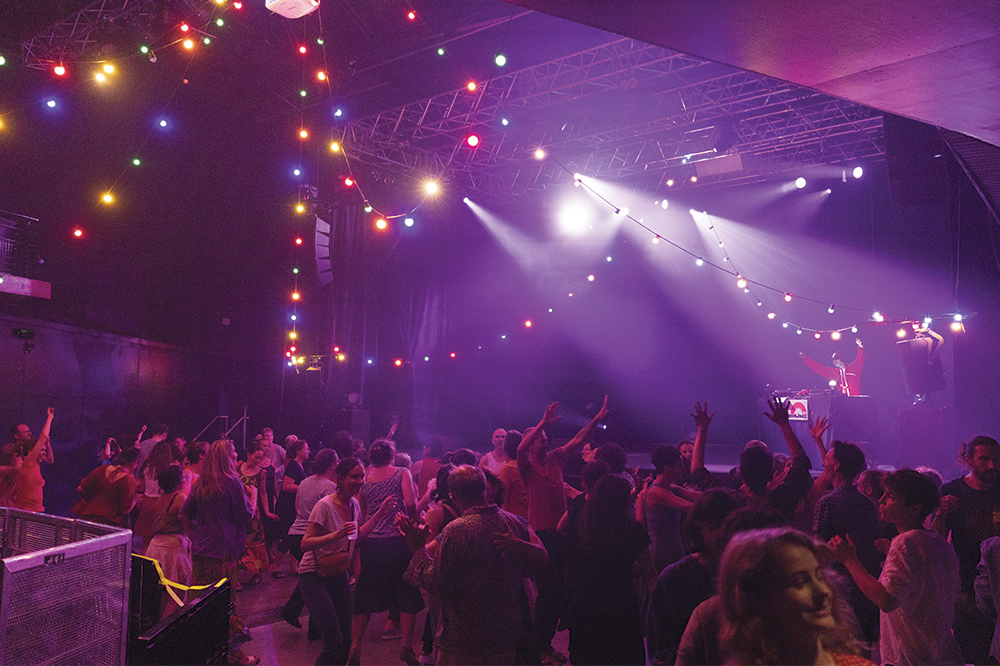 Ateliers et grand bal participatif en famille  Chteauvallon