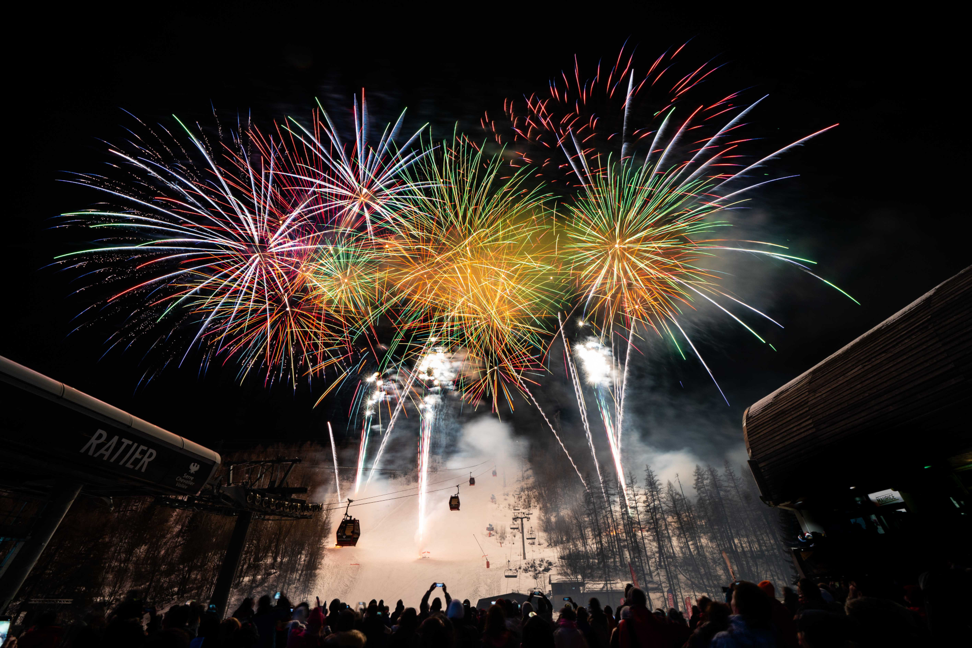 Descente aux flambeaux et feu d'artifice de l'Arme Britannique