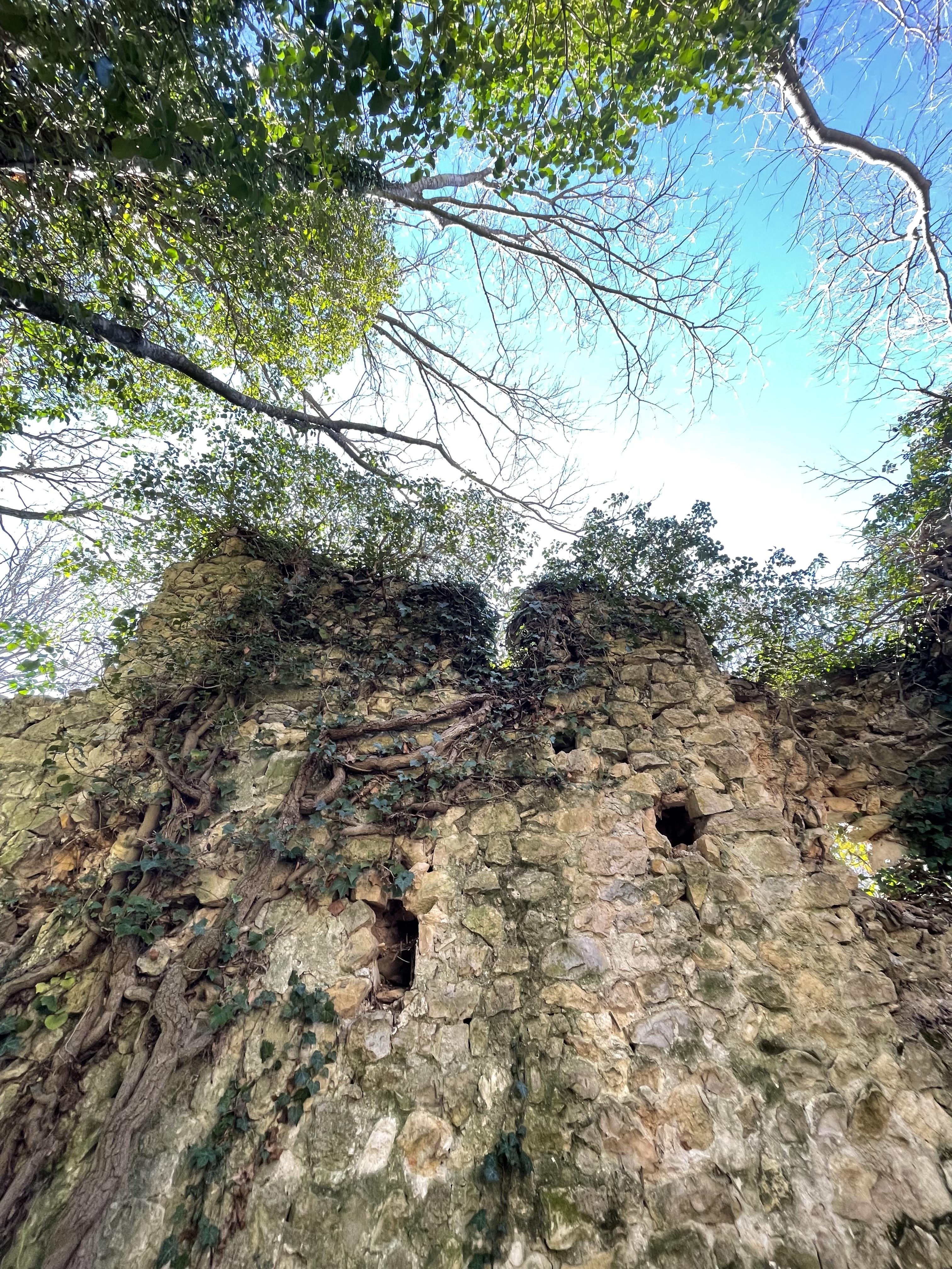 Une chapelle au bord du ravin : comment rparer lavenir des ruines ?