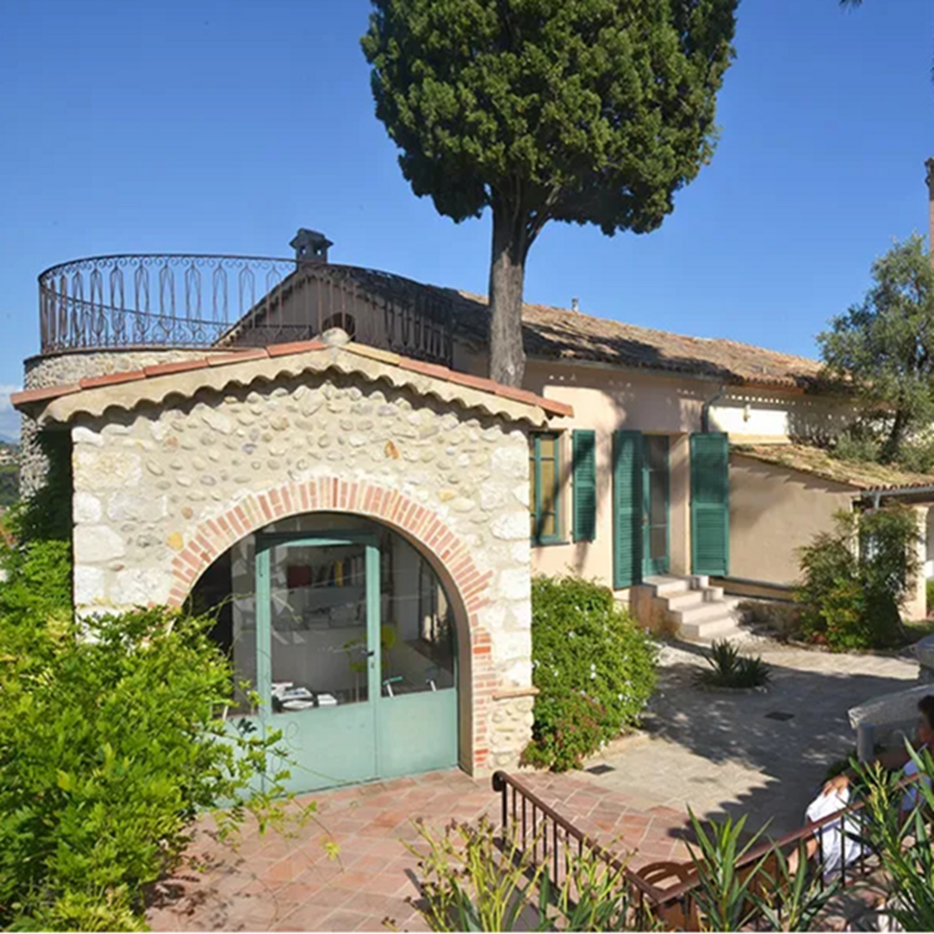 Visite commente au Muse du Bijou contemporain - Cagnes-sur-mer