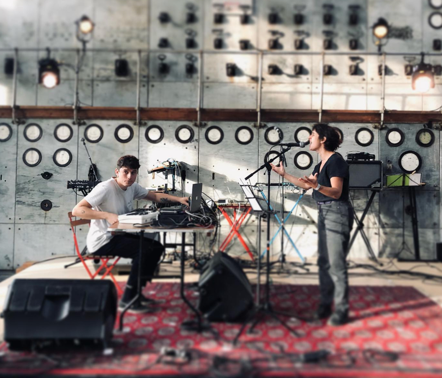 Poign�e de main bien le c�ur...