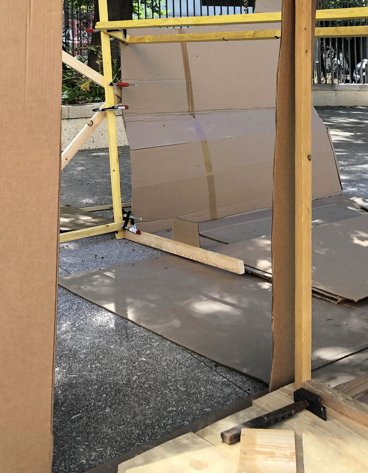 � Couch� sur le c�t�, �a marche aussi  �, exposition Gerlinde de Frommherz