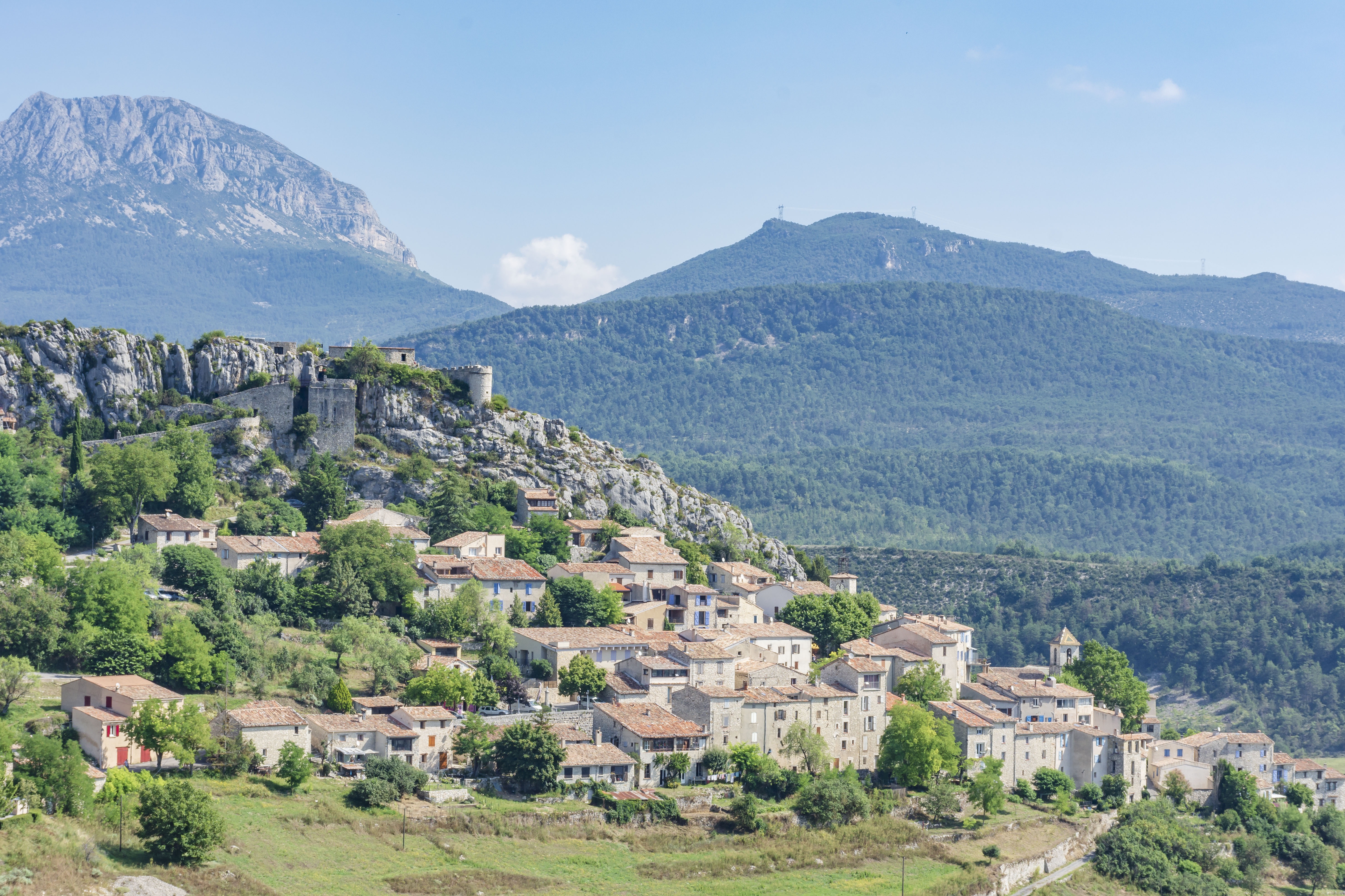 Visite guid�e : village, �glise et ch�teau
