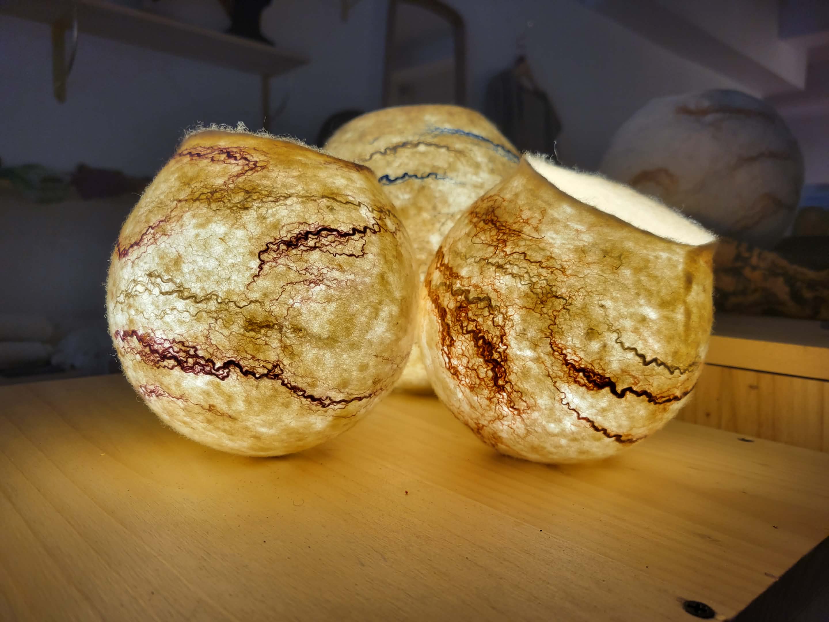 Atelier cr�ation de cocon lumineux en laine feutr�e avec la Ferme du Lambert