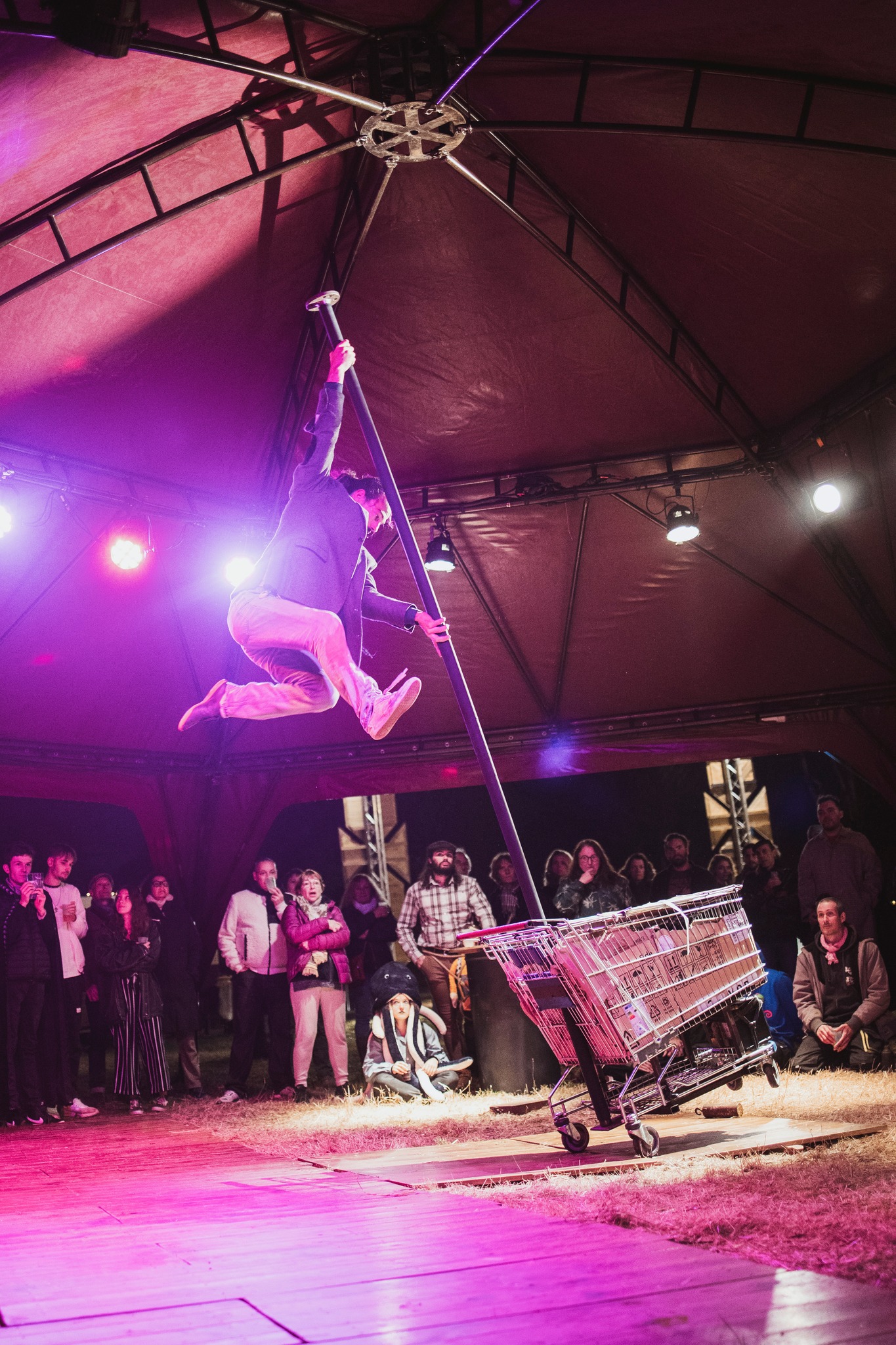 Le Grand M�nage de printemps / Shopping Cart - Cirque Lambda