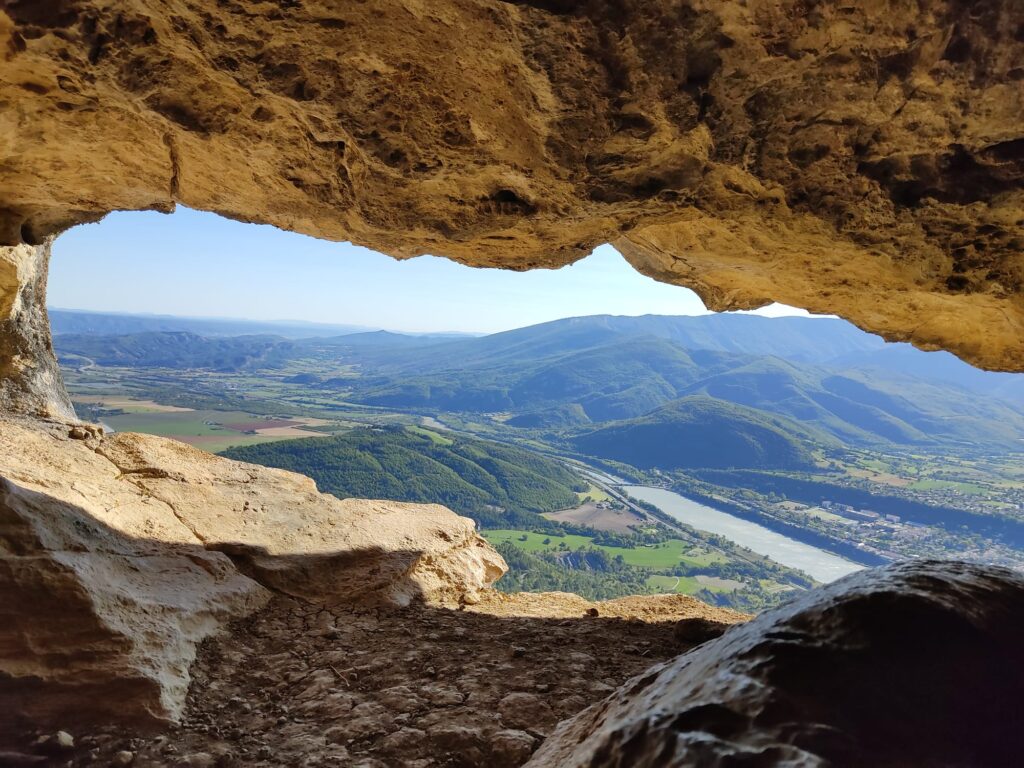 Rando du vertige : la grotte du Trou de l�Argent depuis Sisteron - Autres Versants