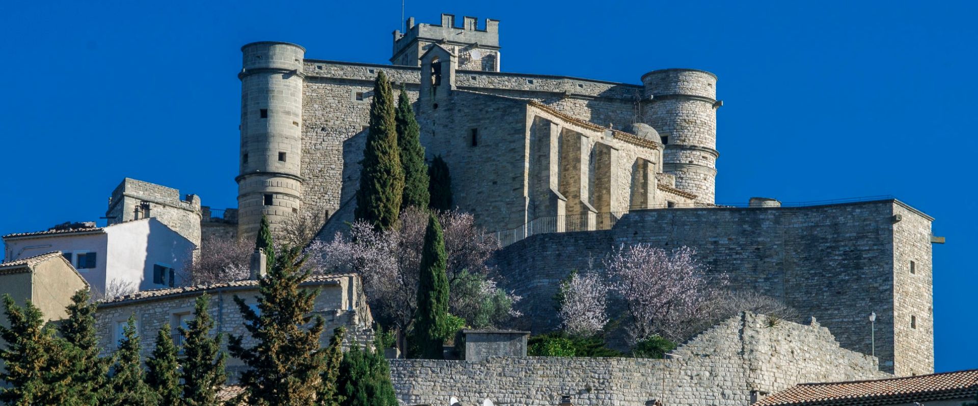 JEMA au Ch�teau du Barroux : Des gestes qui r�sonnent