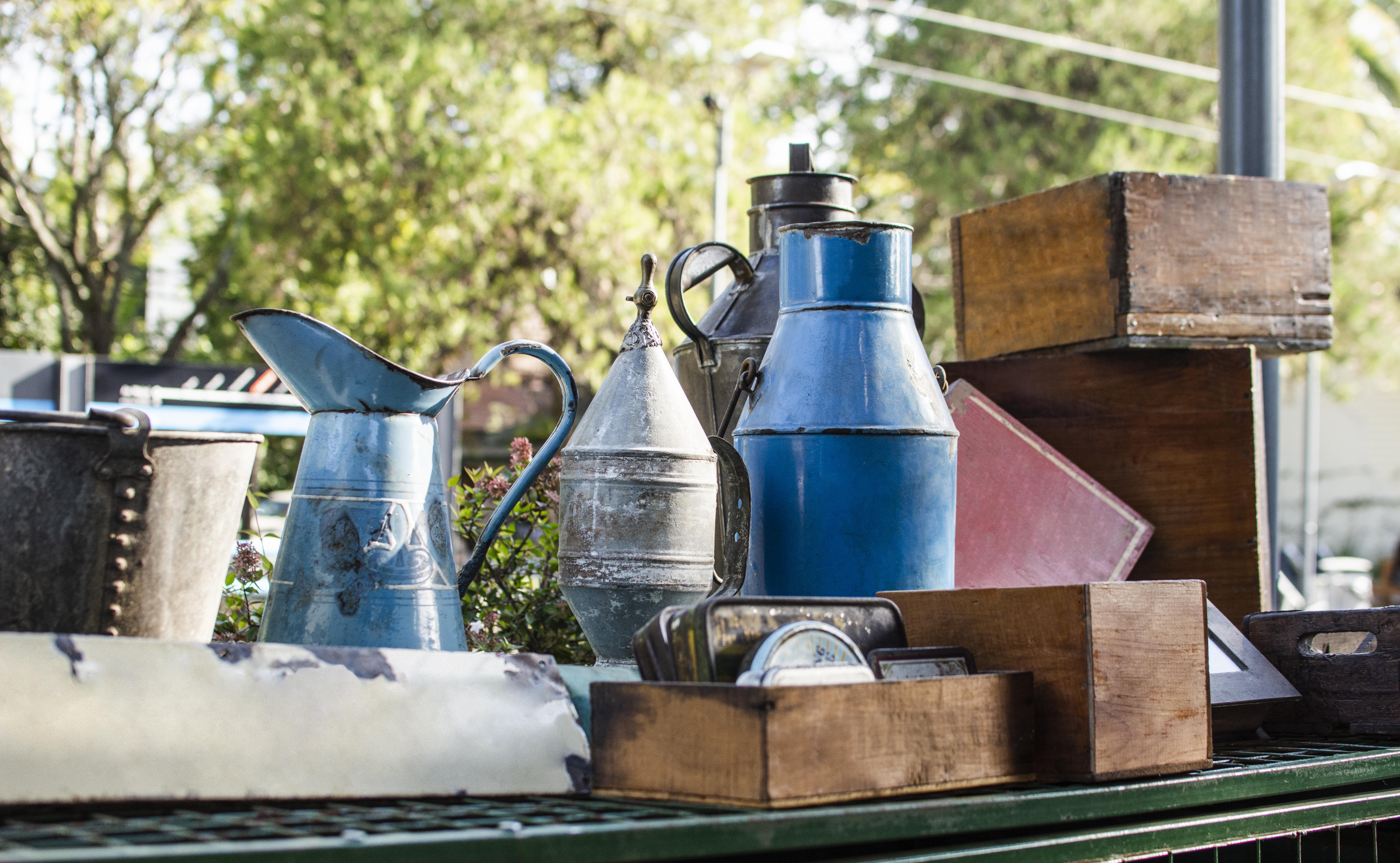 Vide grenier des Chats libres de Ved�ne