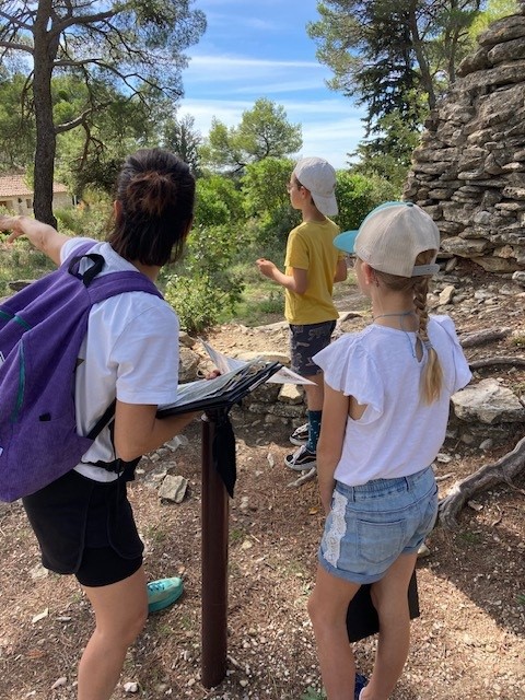 Jeu de piste � Enqu�te dans le monde de la pierre s�che �.