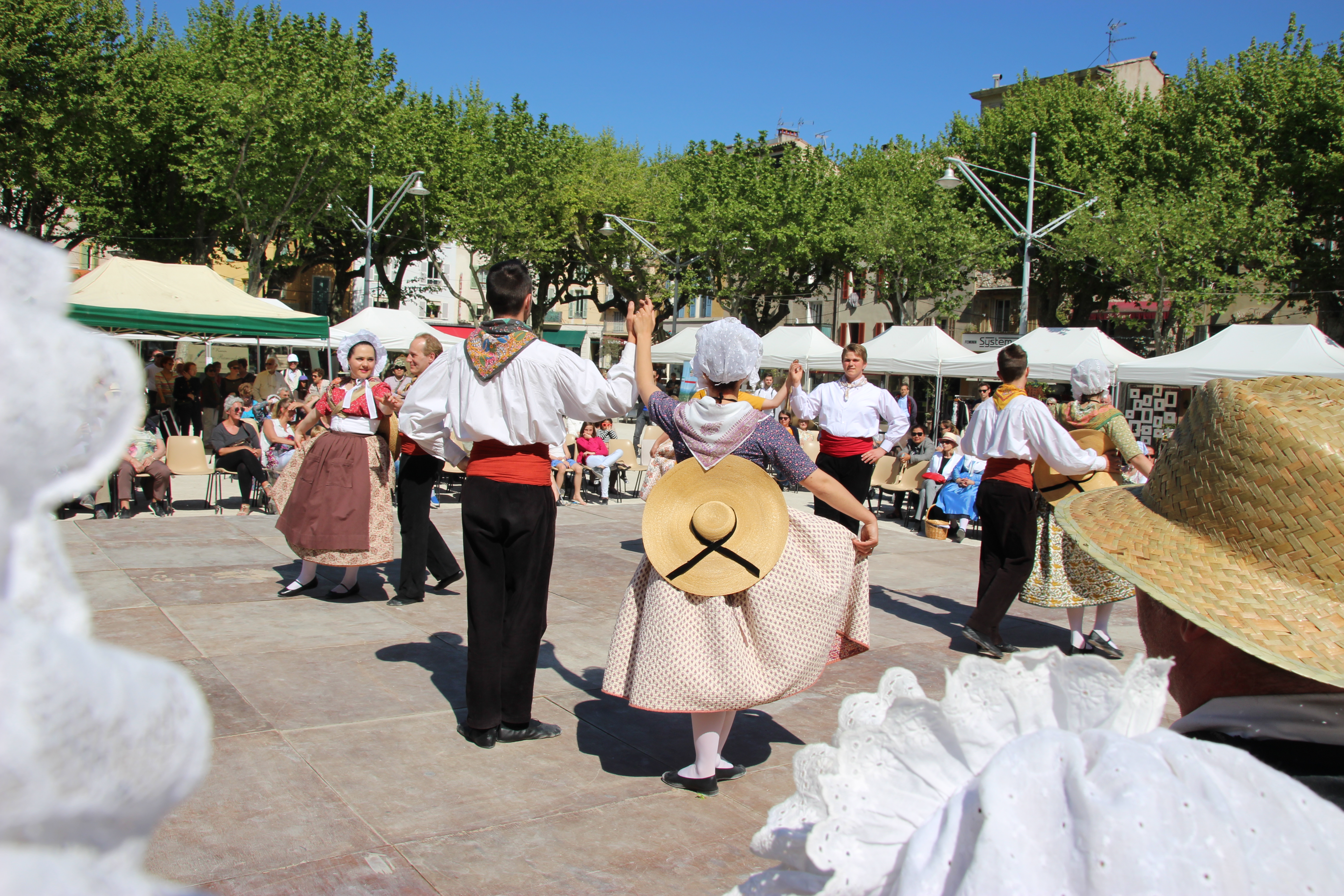 Danse Folkloriques avec la Brissaudo