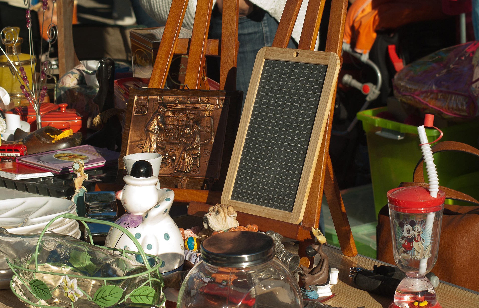 Brocante caritative par Sanary Solidarit�