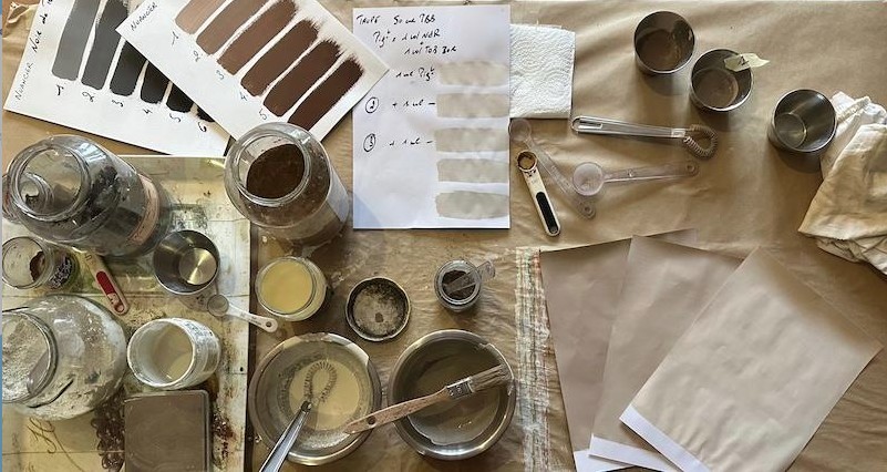 C�urs � l�ouvrage � Peindre autrement�: savoir- faire naturels, transmission et excellence�