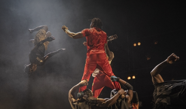 Y� (l'eau) cirque contemporain