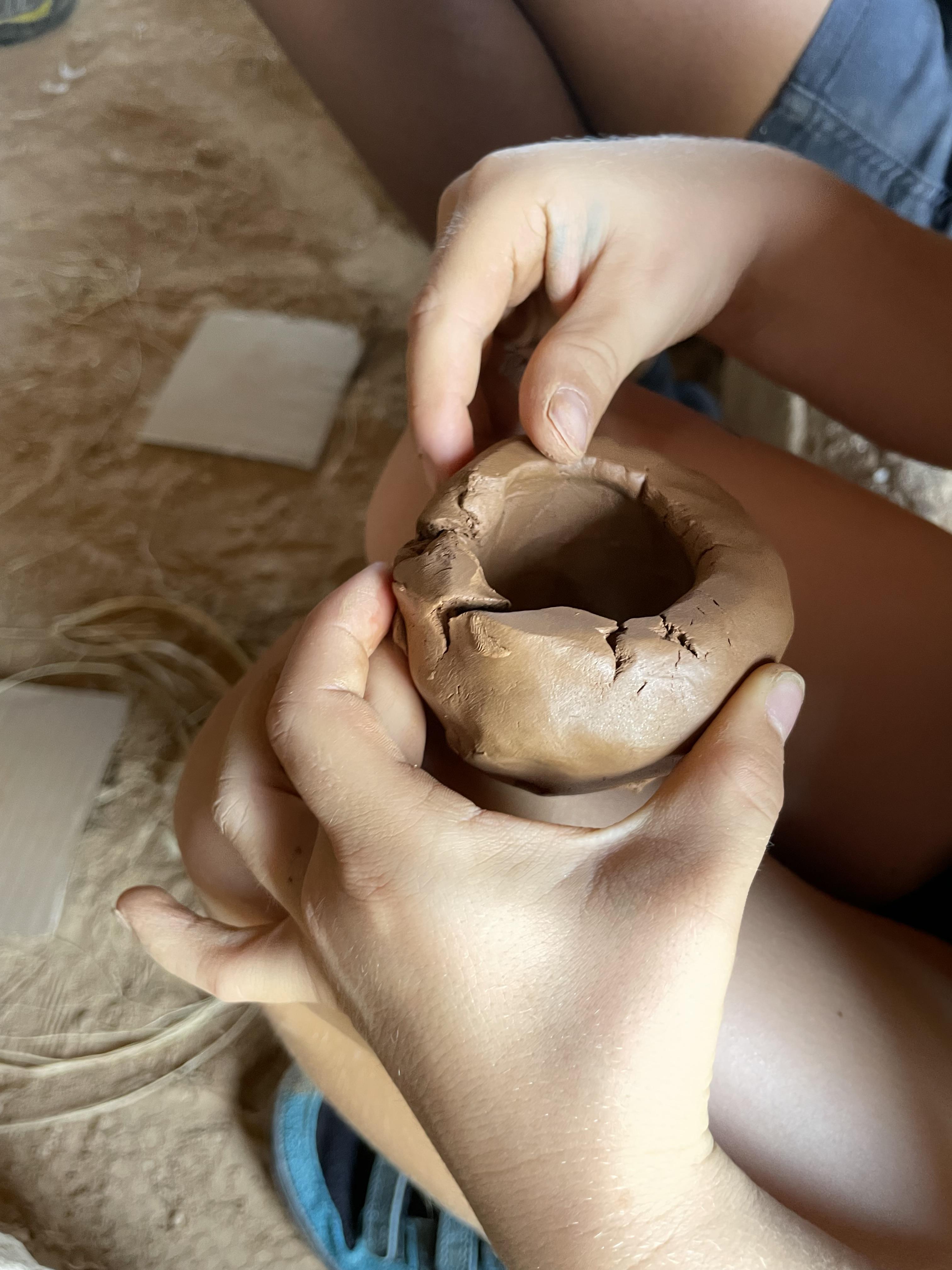 Un pont culturel au Mus�e : Atelier Poterie